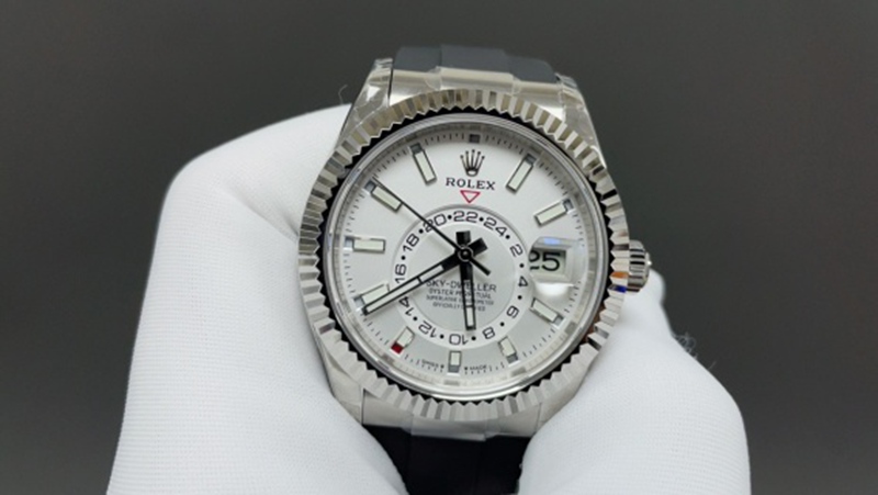 Best Edition with 9002 Automatic Movement Rolex Skywalker Series 42mm White Watch